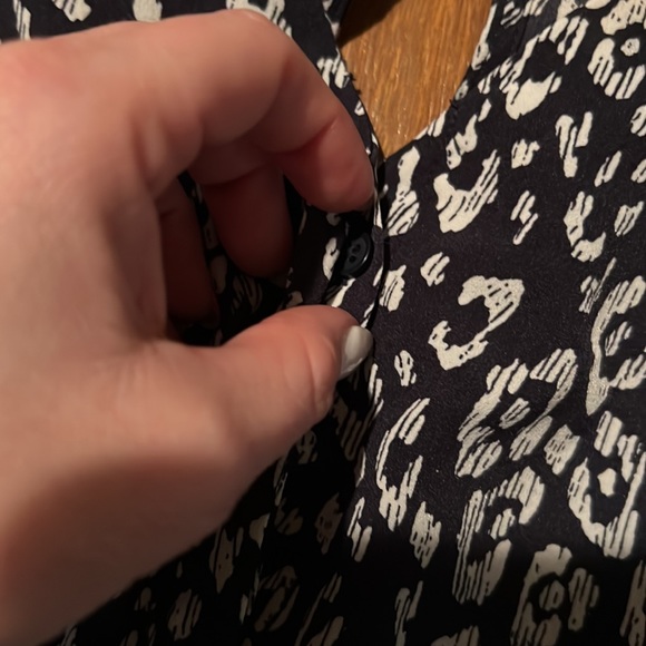 🎉 Host Pick 🎉 Banana Republic hidden button down shirt blue - Picture 9 of 9